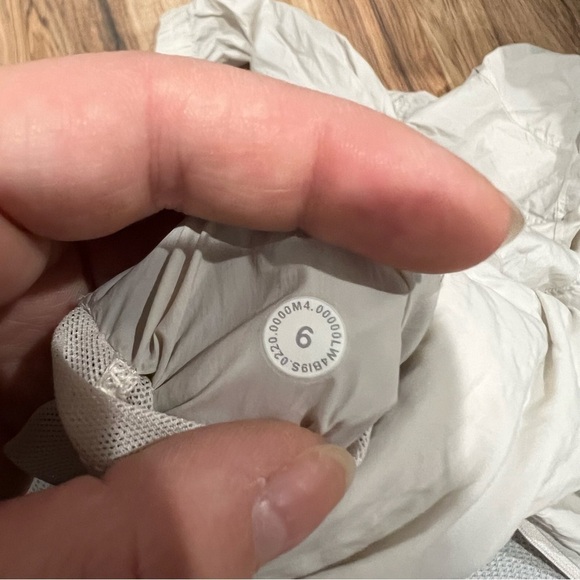 Lululemon Hood Lite Jacket *Packable - Picture 9 of 11